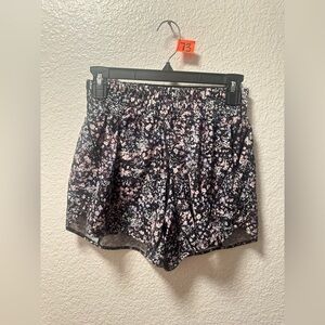 Lululemon track that shorts size 6. A73